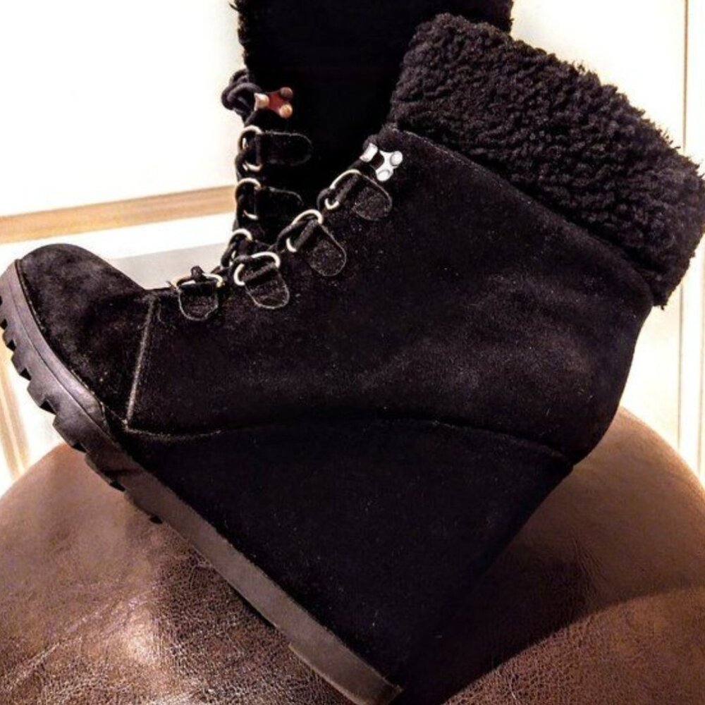 Wedge boots 9.5 like new